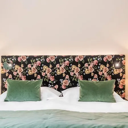 Pienzenau Am Schlosspark Meran