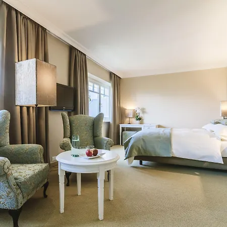 Pienzenau Am Schlosspark