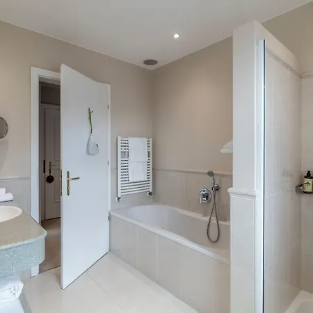 Ξενοδοχείο Pienzenau Am Schlosspark 4*