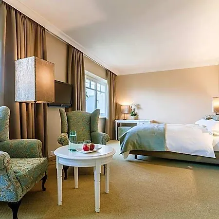 Hotel Pienzenau Am Schlosspark 4*