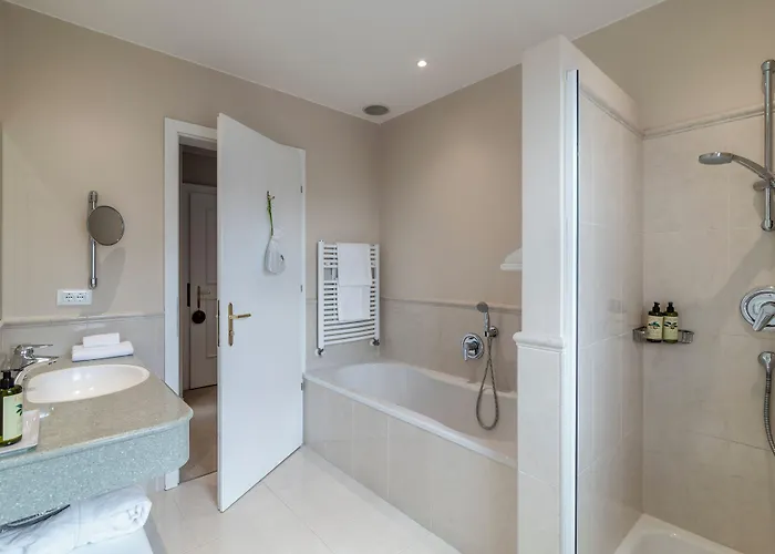 Hotel Pienzenau Am Schlosspark 4*