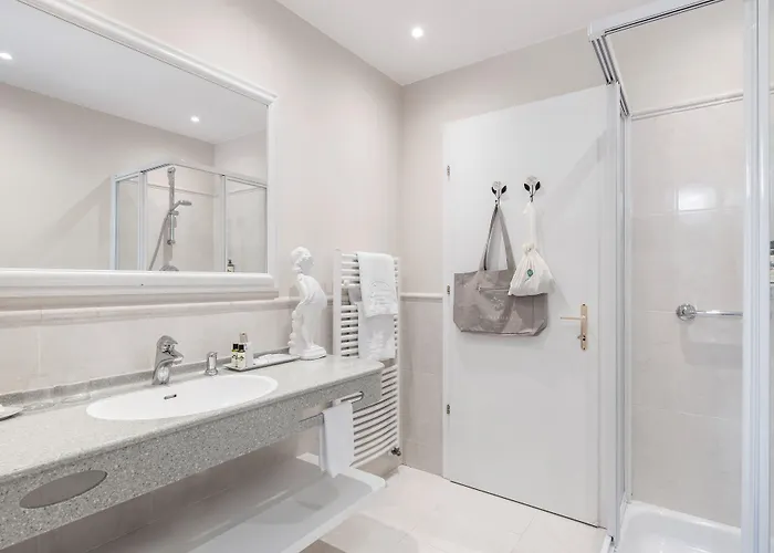 Hotel Pienzenau Am Schlosspark 4*